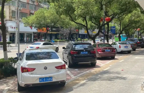 馬路邊什么線可能停車2